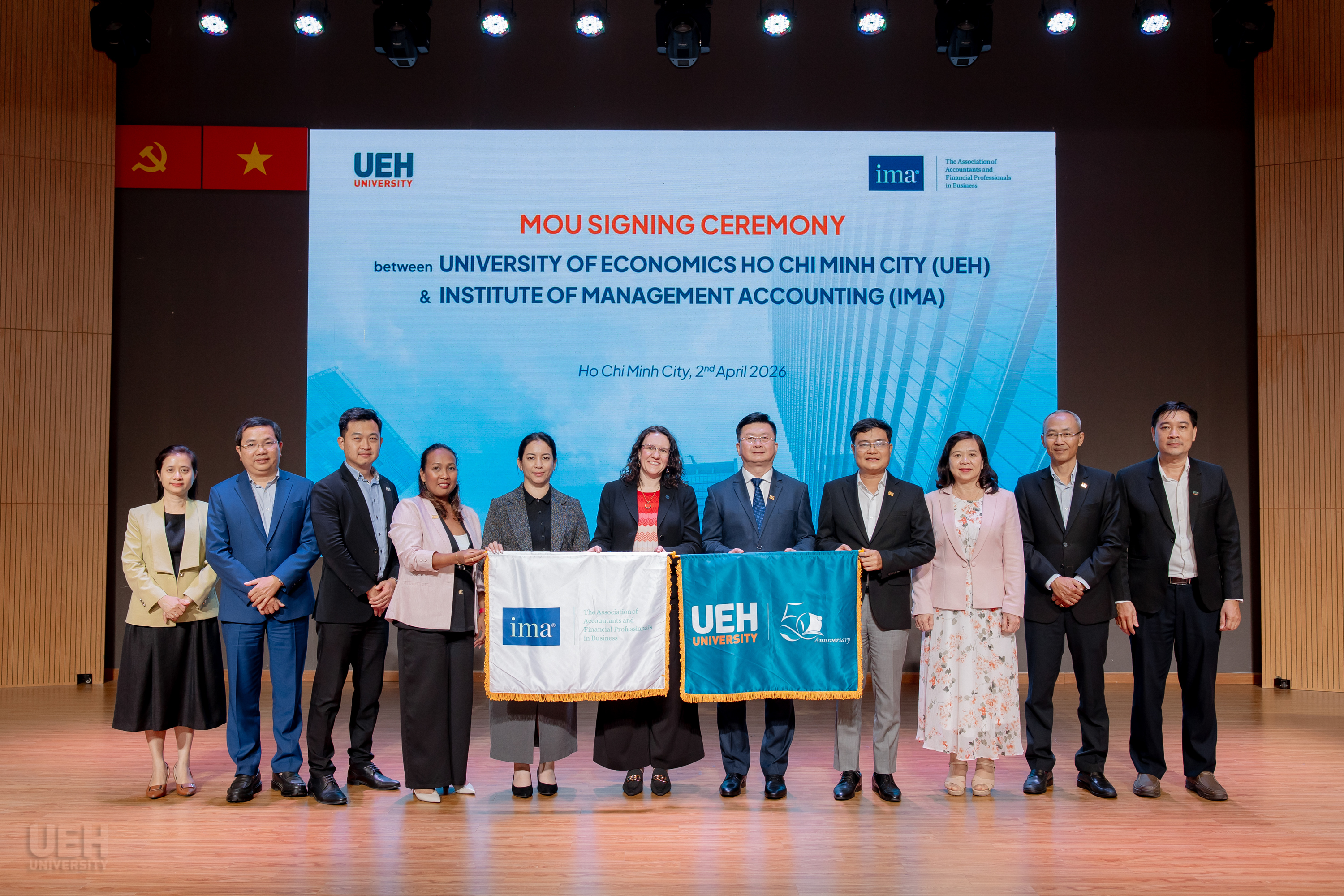 Nghi thức UEH Flag Journey